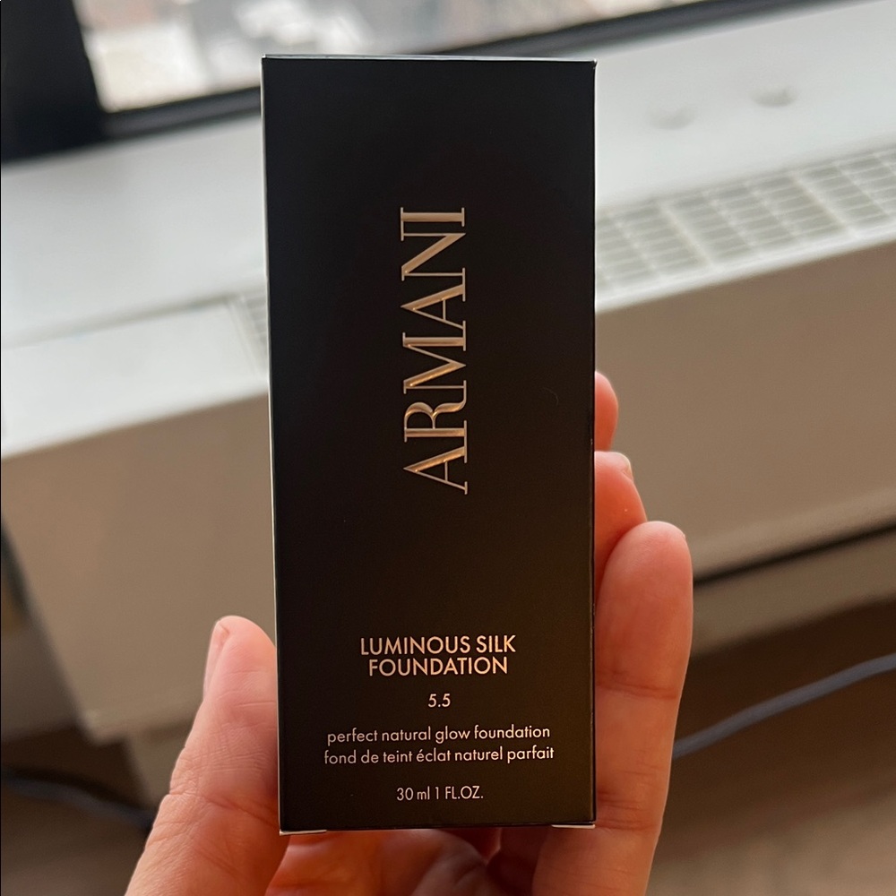 New Giorgio Armani Luminous Silk Foundation - Shade 5.5 new radiant formula!